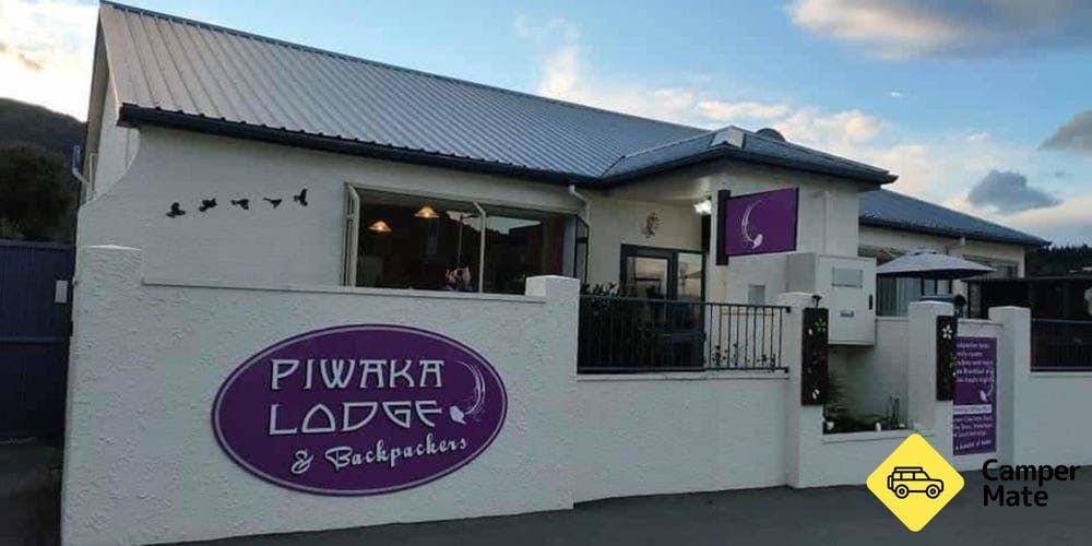 Piwaka Lodge & Backpackers