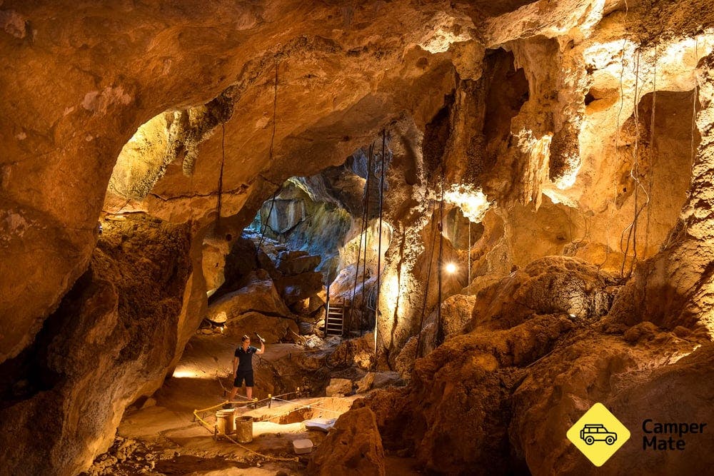 Capricorn Caves (Bush Retreat)